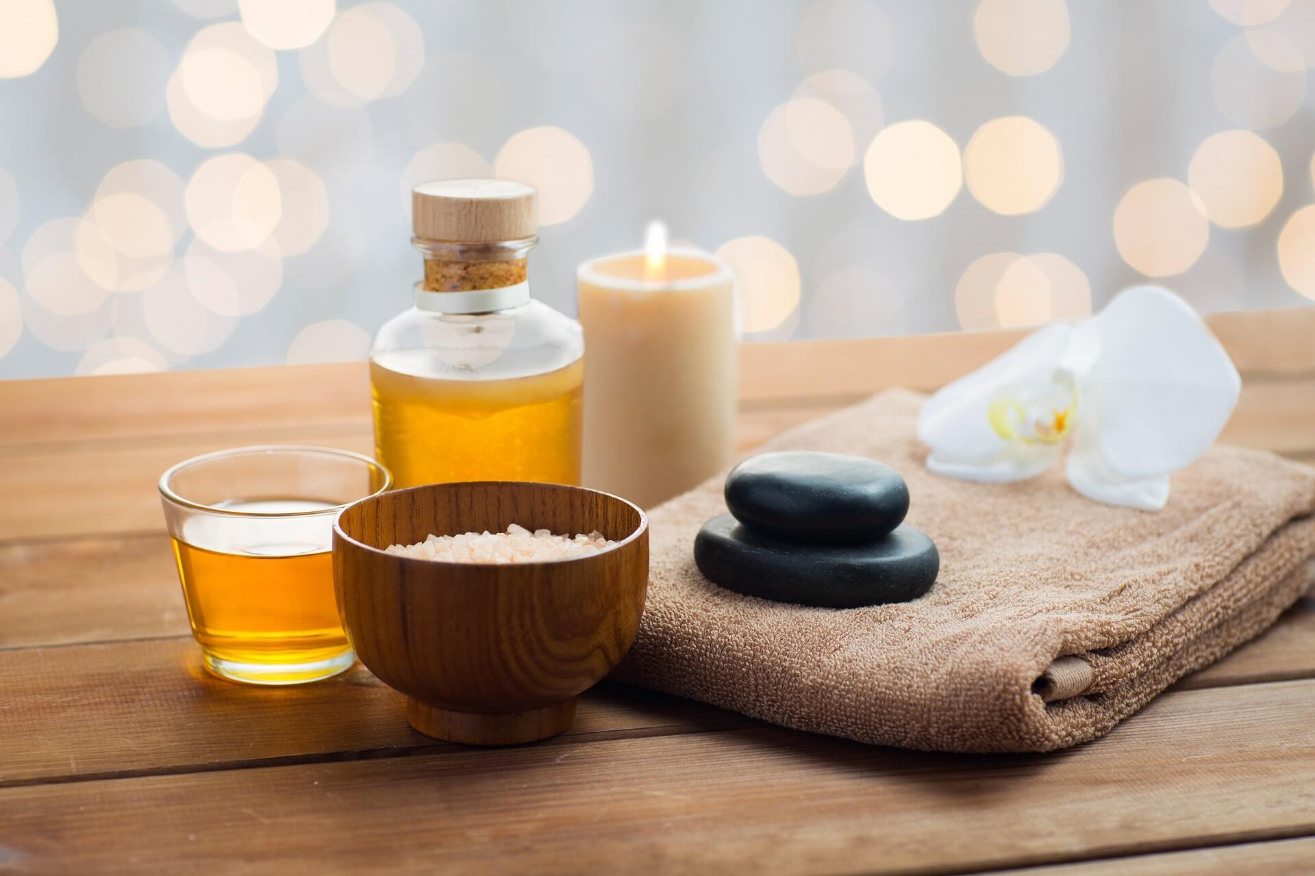 Wellness für Senioren: Massageöl und Badesalze