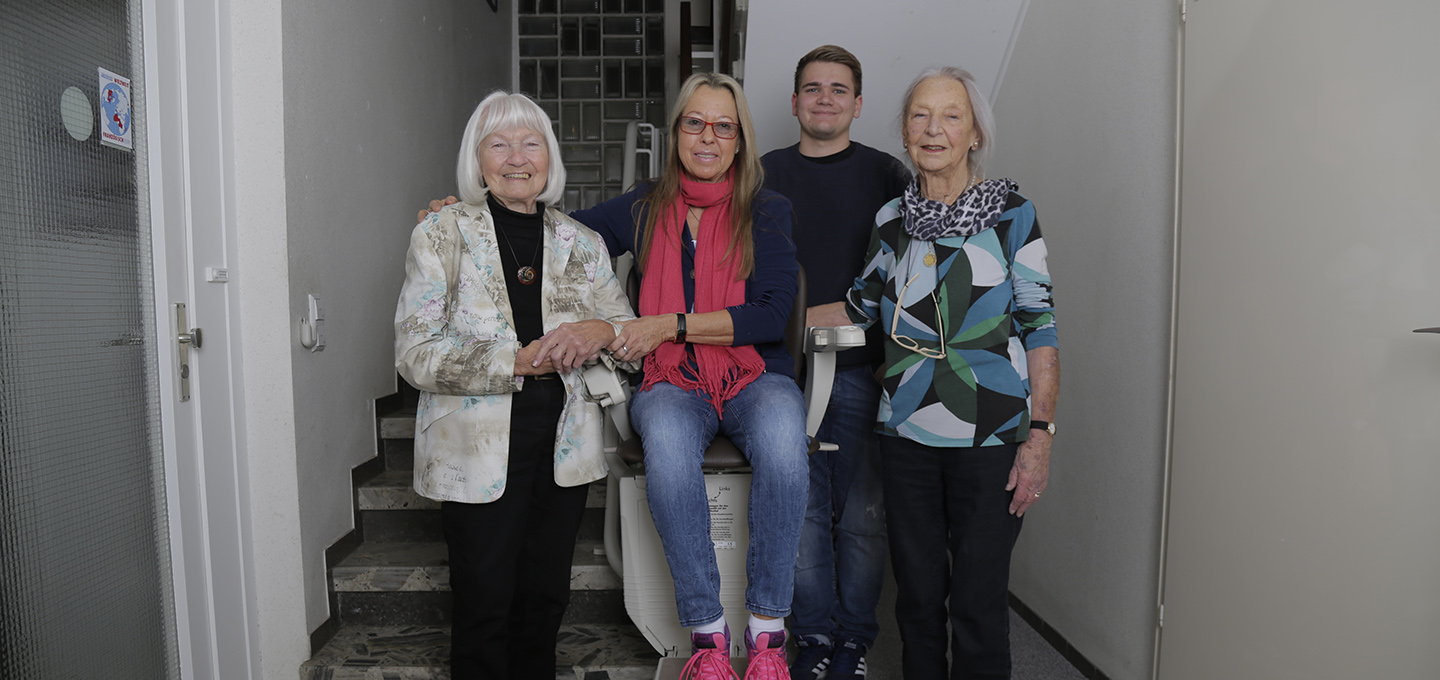 Treppenlift im Mehrfamilienhaus: Ulrike Kinzler-Straub