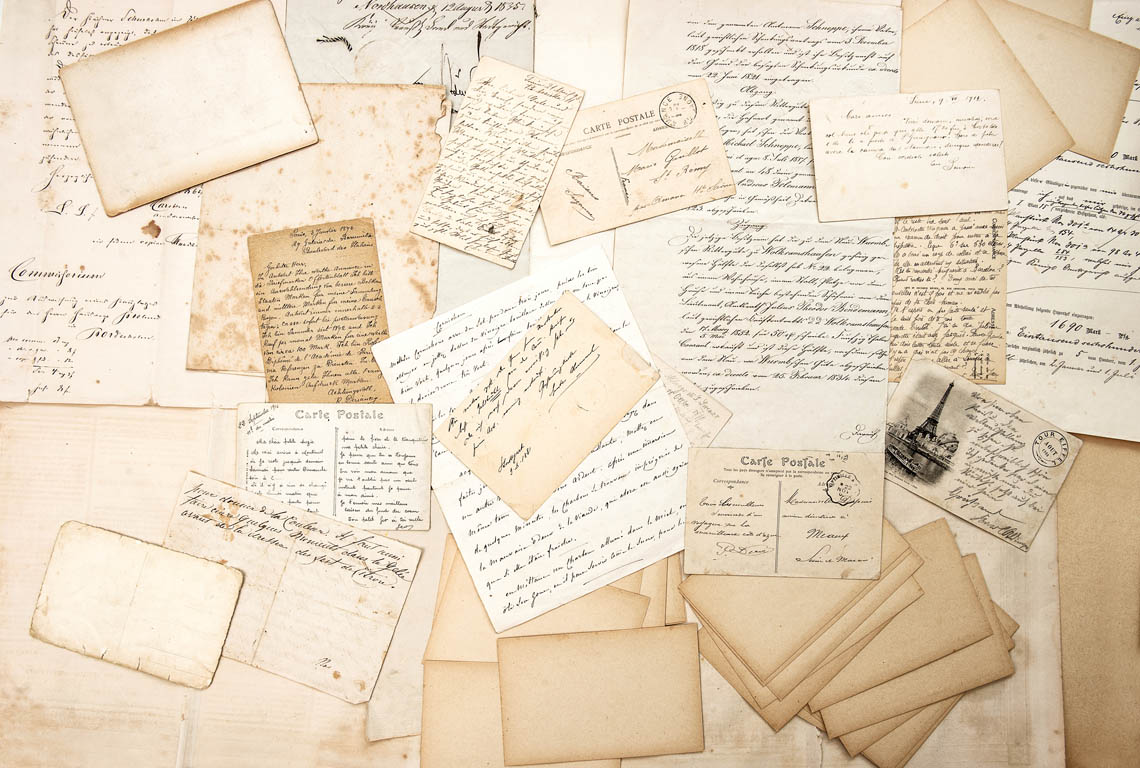 © © LiliGraphie | stock.adobe.com Sammlung alter Briefe