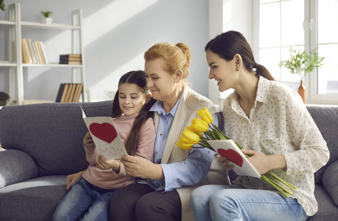 Familie in einem Mehrgenerationenhaus