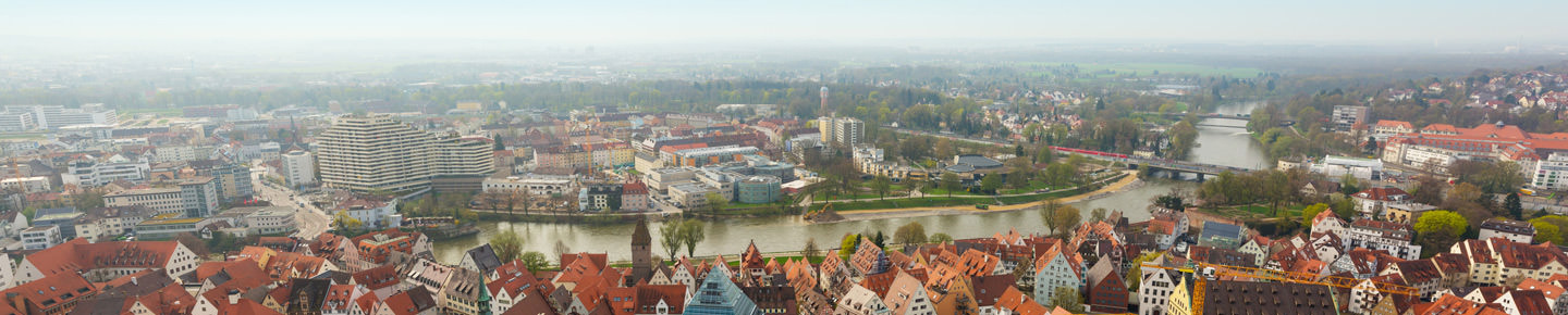 Stadtpanorama Neu-Ulm am Fluss von oben