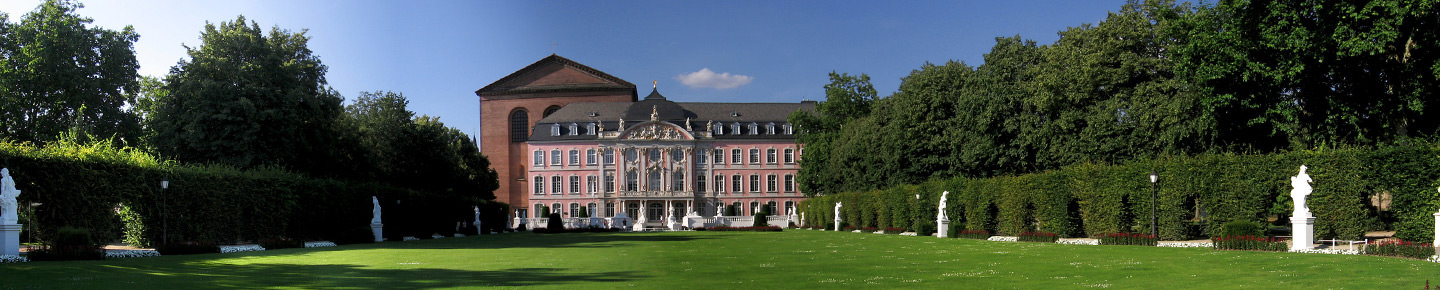 Kurfürstliches Schloss mit Innenhof in Trier
