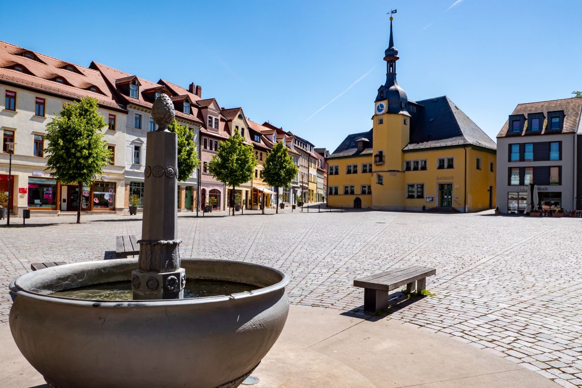 Treppenlift in Apolda und Umgebung kaufen Marktplatz mit Rathaus von Apolda