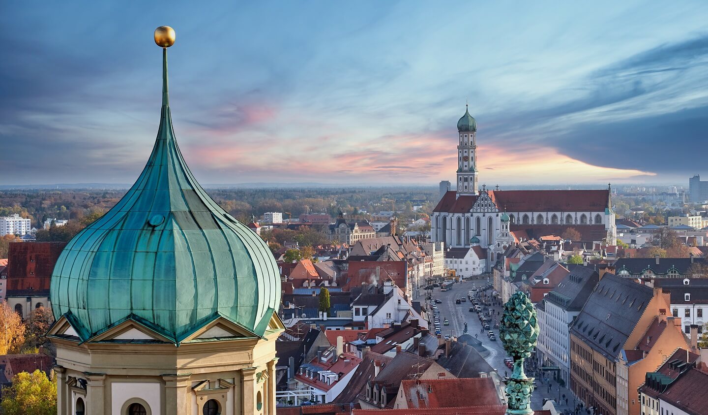 St. Ulrich und Maximilianstraße in Augsburg von oben