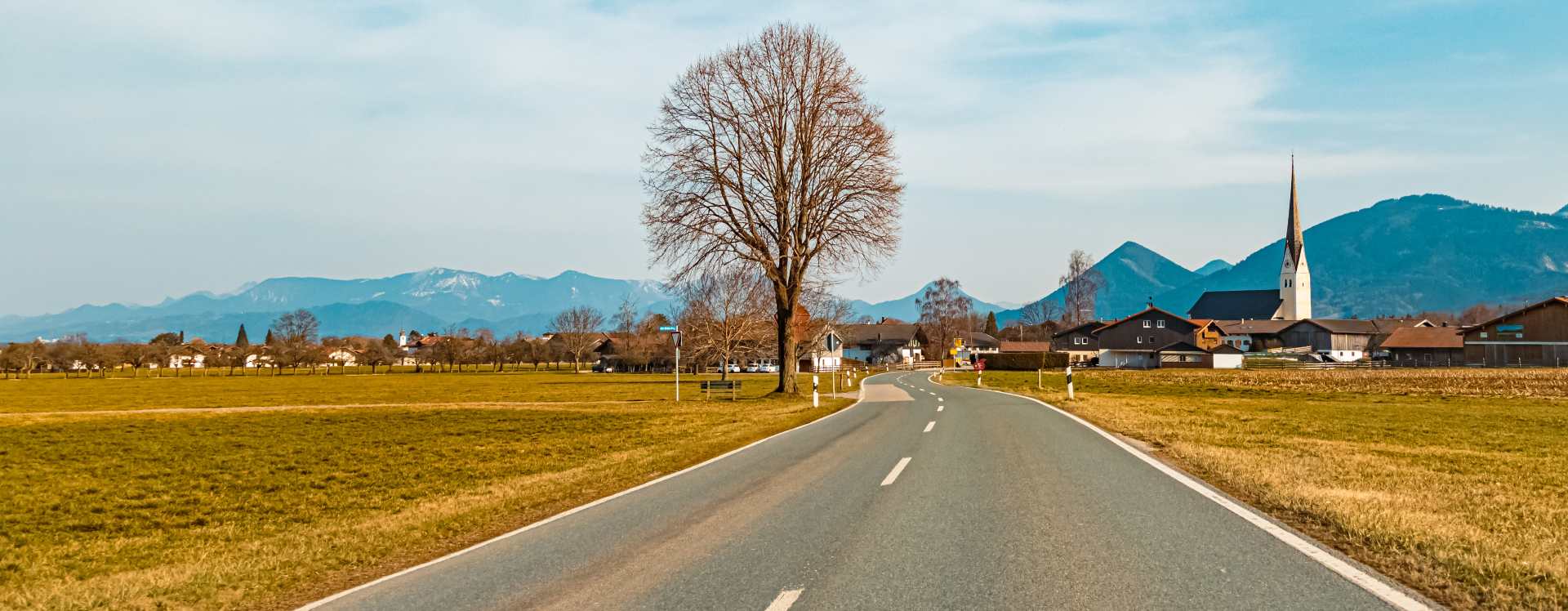 Straße zum Ortseingan von Bad Aibling