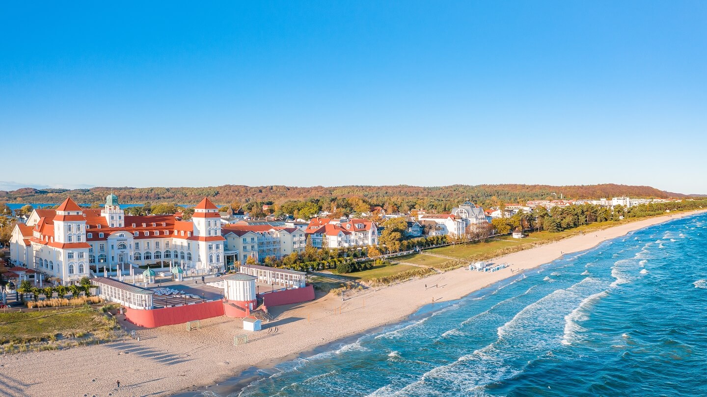 Strandpromenade von Binz mit Hotels