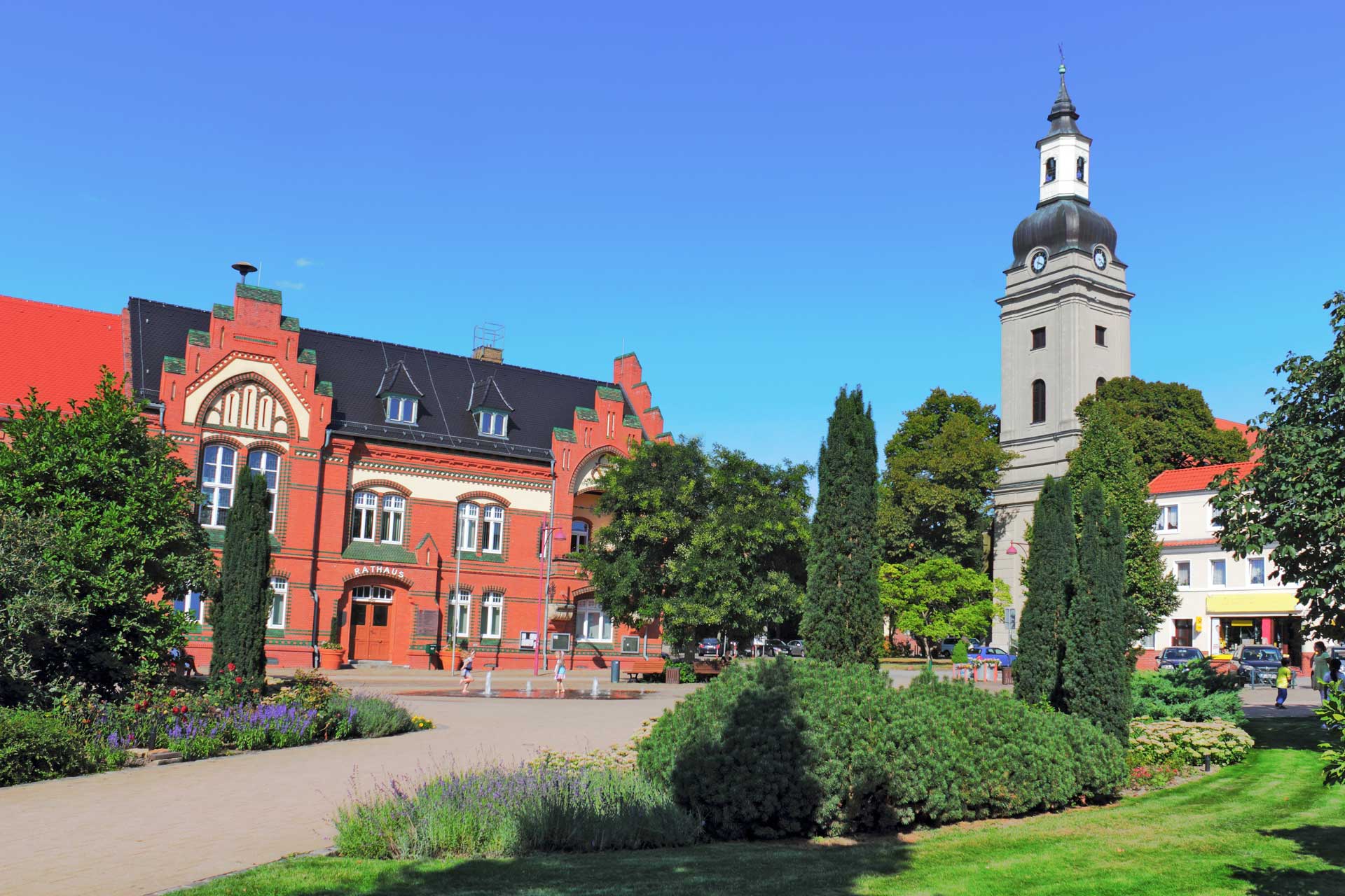 Rathaus und Trinitatiskirche in Genthin