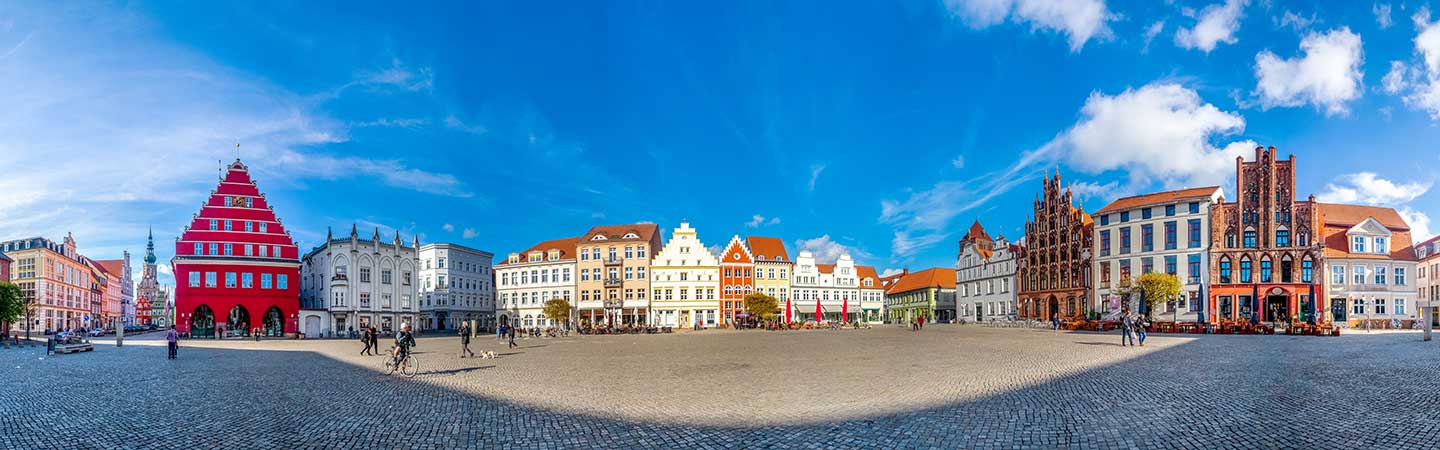 Greifswalder Innenstadt mit großem Platz