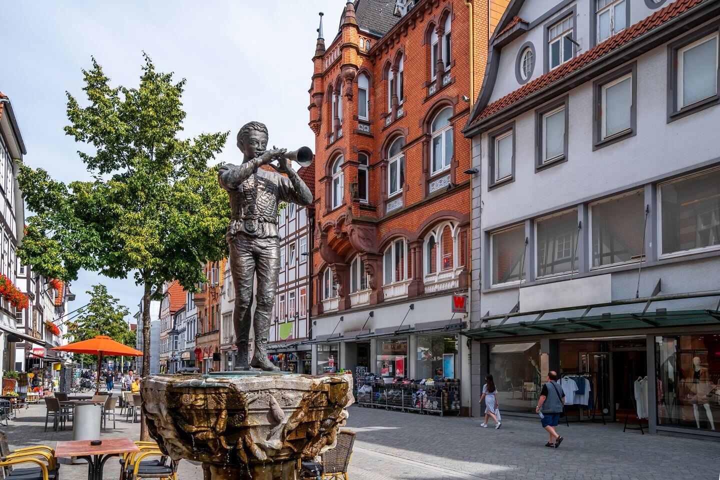 Statue des Rattenfängers von Hameln in der Altstadt
