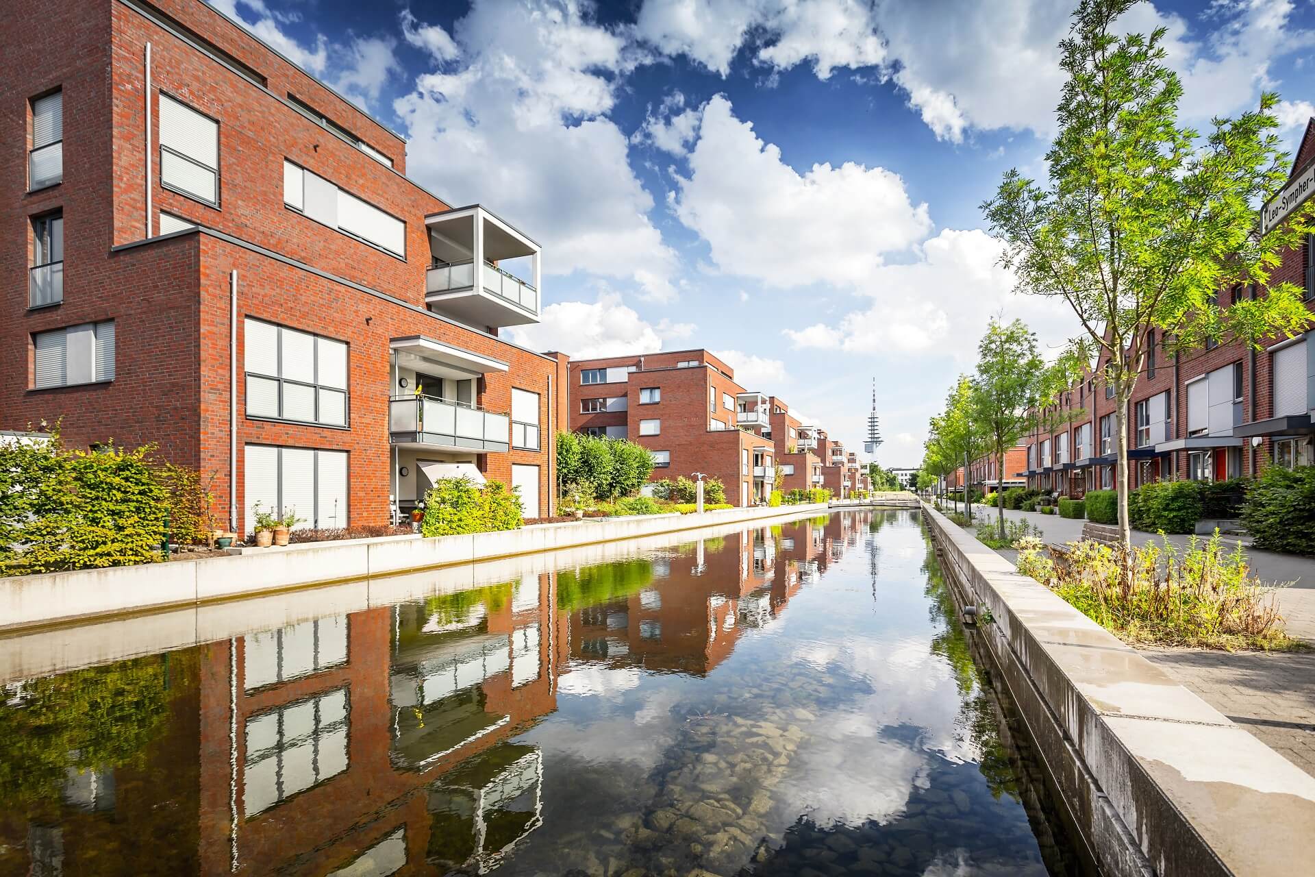 Kanal an Neubauten in Hannover-List