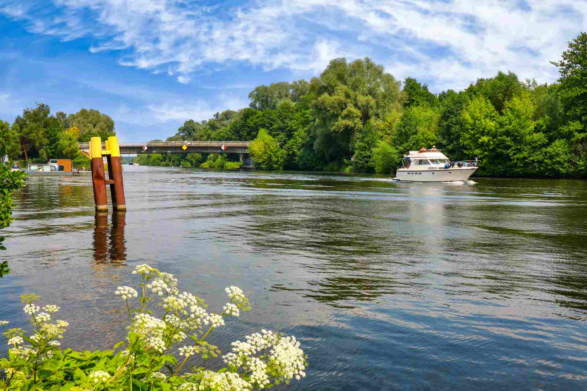 Treppenlift-Beratung für ganz Henningsdorf Brücke und Schiff auf der Havel bei Henningsdorf