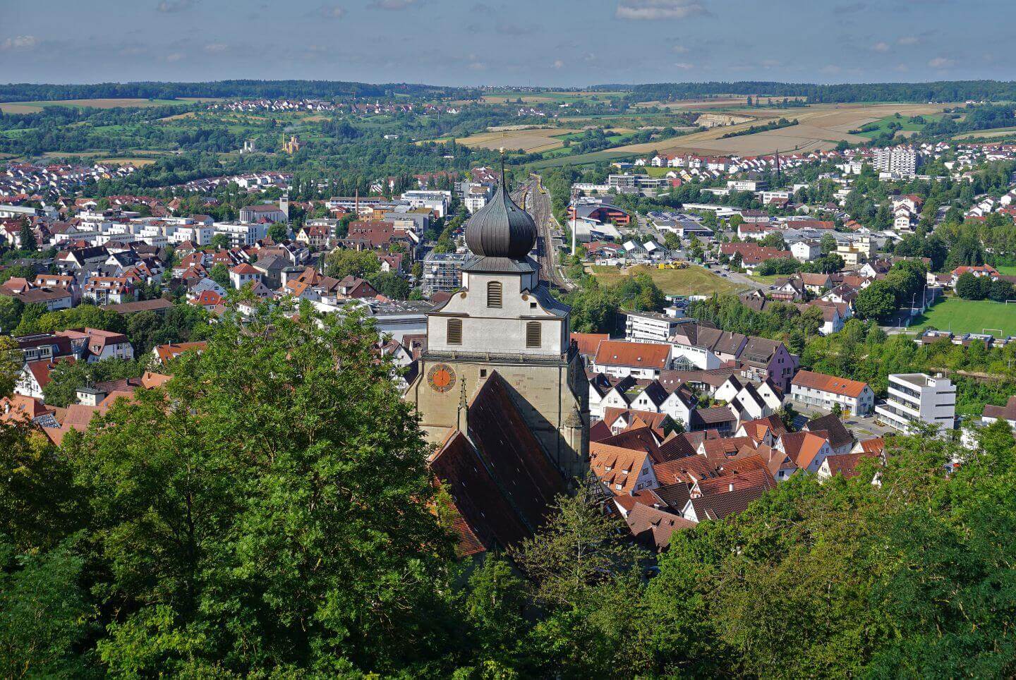 Treppenlift-Beratung für Herrenberg und Umgebung Blick auf Herrenberg mit Stiftskirche in Baden Württemberg