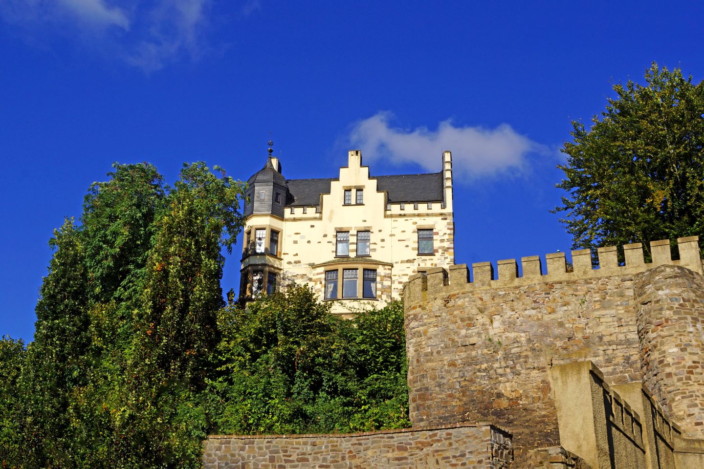 Blick auf die Burg Rode in Herzogenrath
