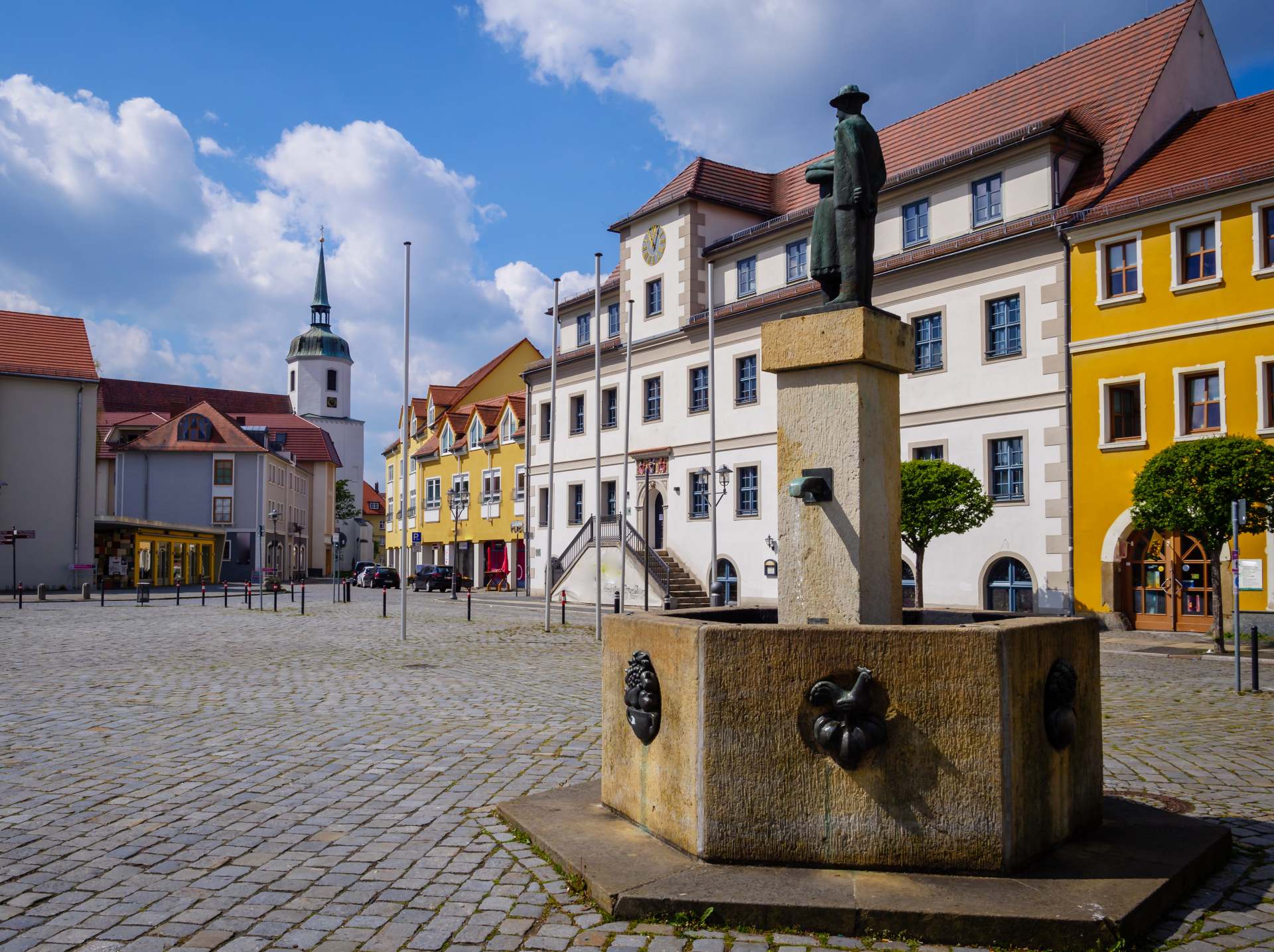 Marktplatz mit Rathaus in Hoyerswerda