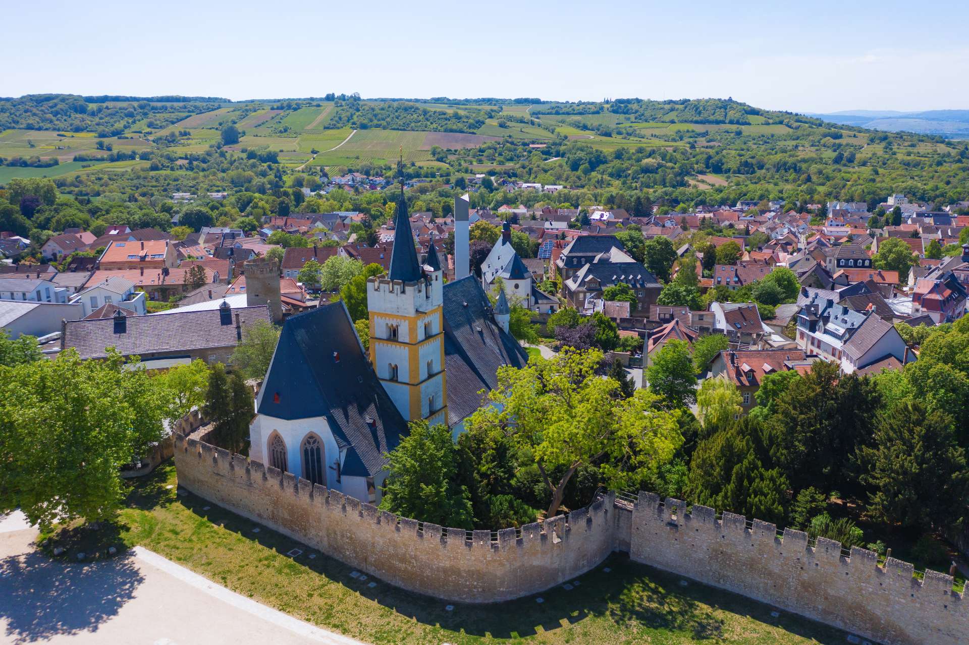 Blick von oben auf Ingelheim am Rhein