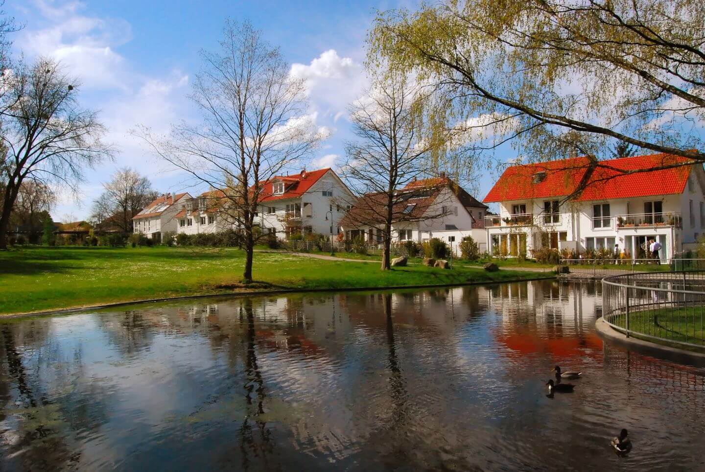 Park mit See in Kornwestheim