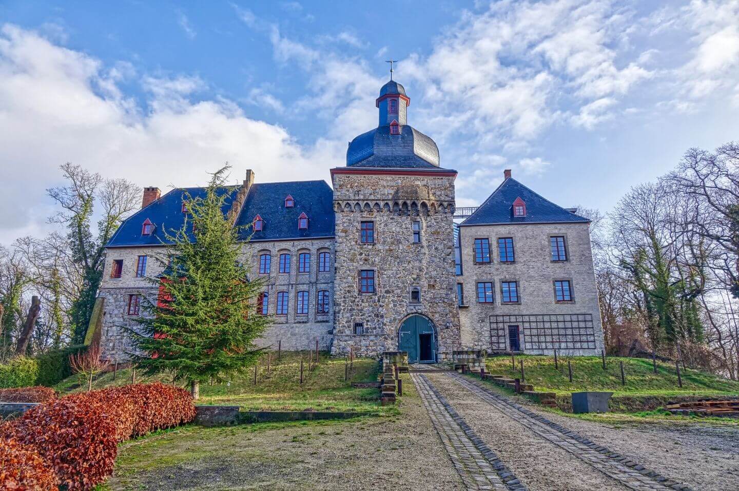 Historisches Schloss auf dem Liedberg bei Korschenbroich