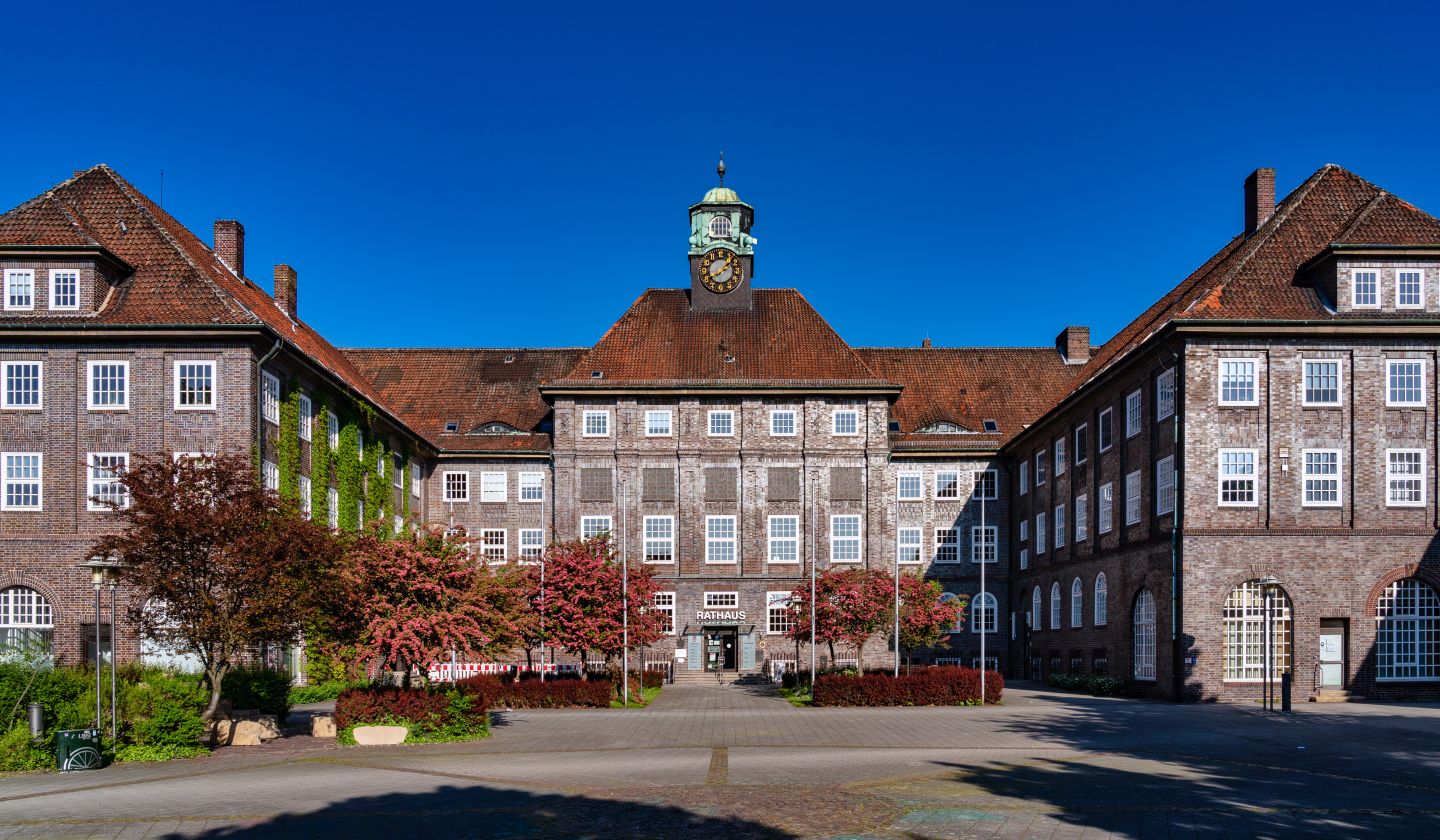 Treppenlift in Lehrte und Umgebung kaufen Blick auf das Rathaus von Lehrte