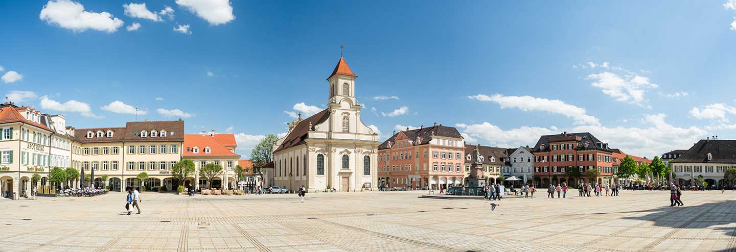 Innenstadt mit großem Platz in Ludwigsburg