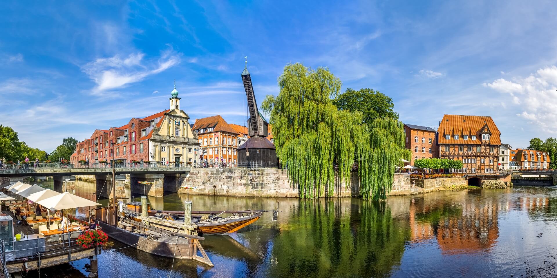 Blick auf Lüneburger Altstadt am Wasser