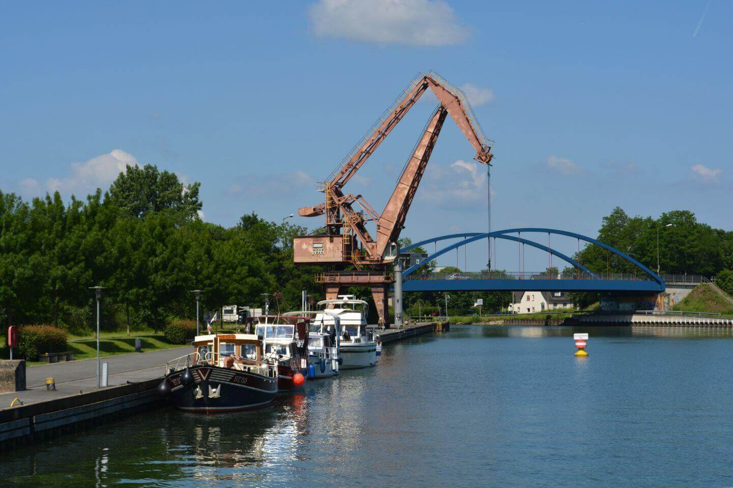 Verladekran und Boote im Hafen von Lünen