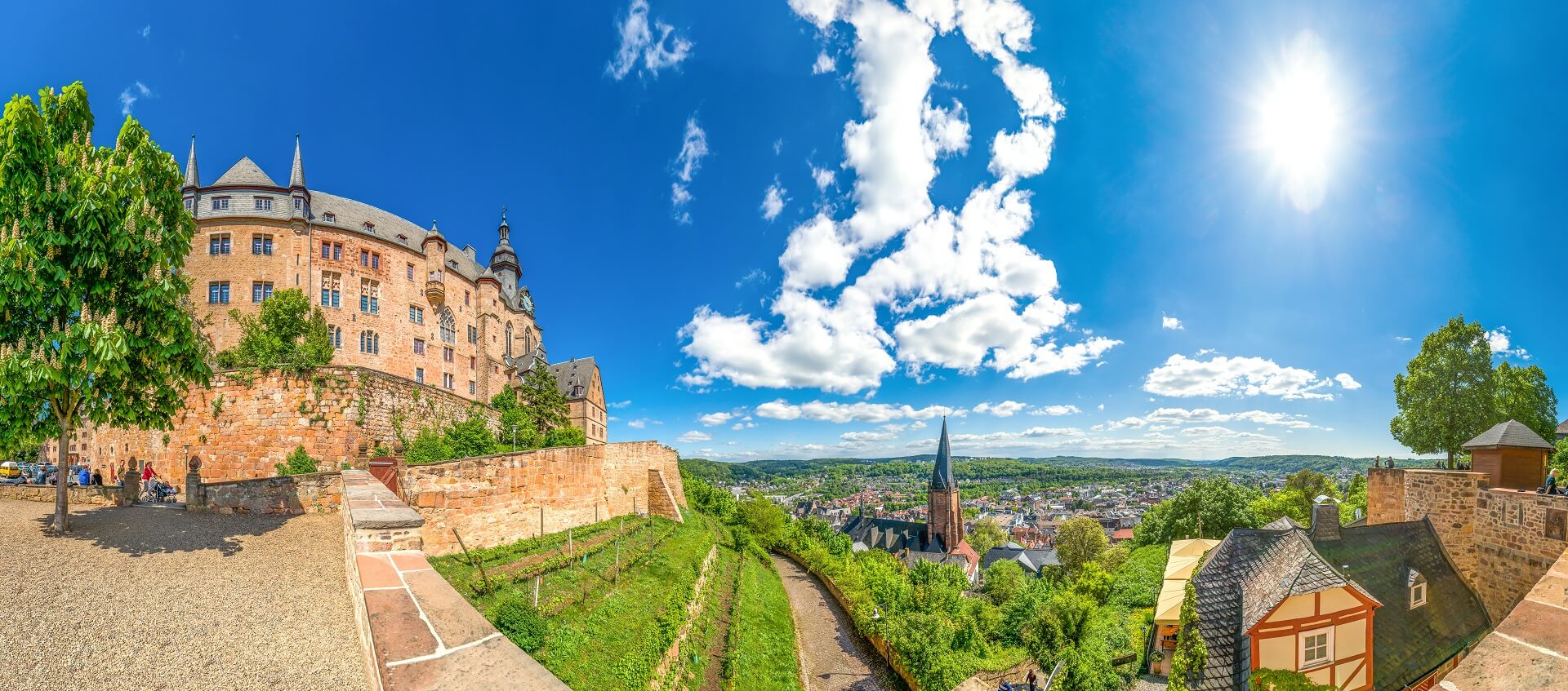 Landgrafenschloss in Marburg mit Aussicht auf die Stadt