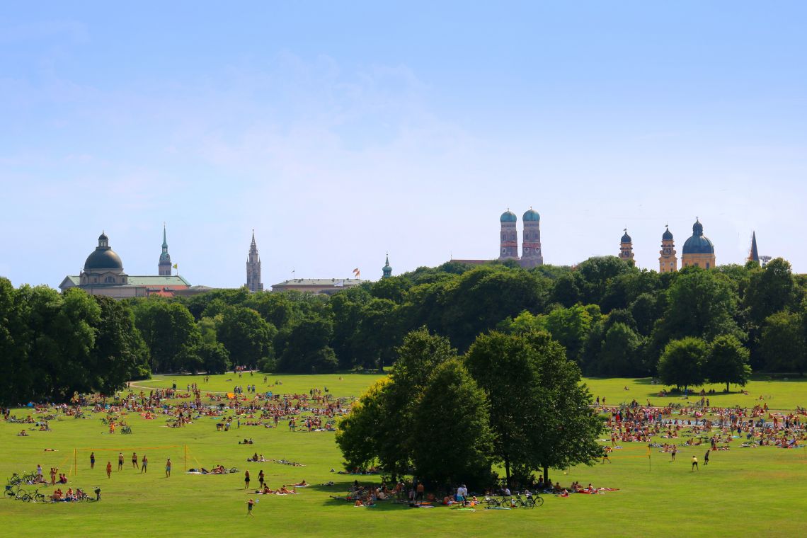 Blick auf den Englischen Garten in München Schwabing