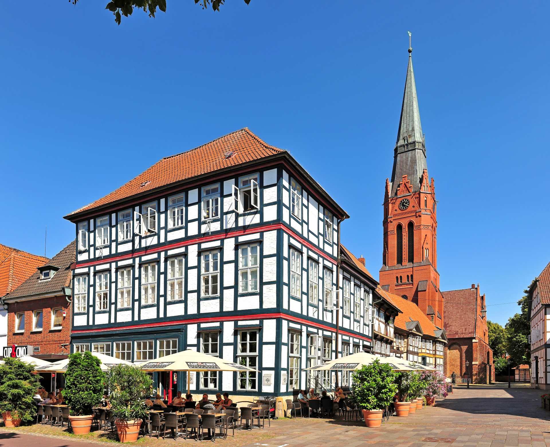 Marktplatz und Kirche in Nienburg