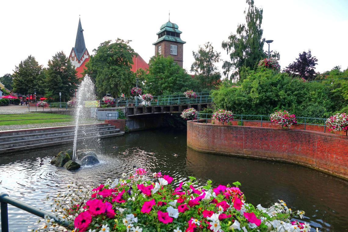 St.-Willehadi-Kirche und Schlauchturm in Osterholz-Scharmbeck