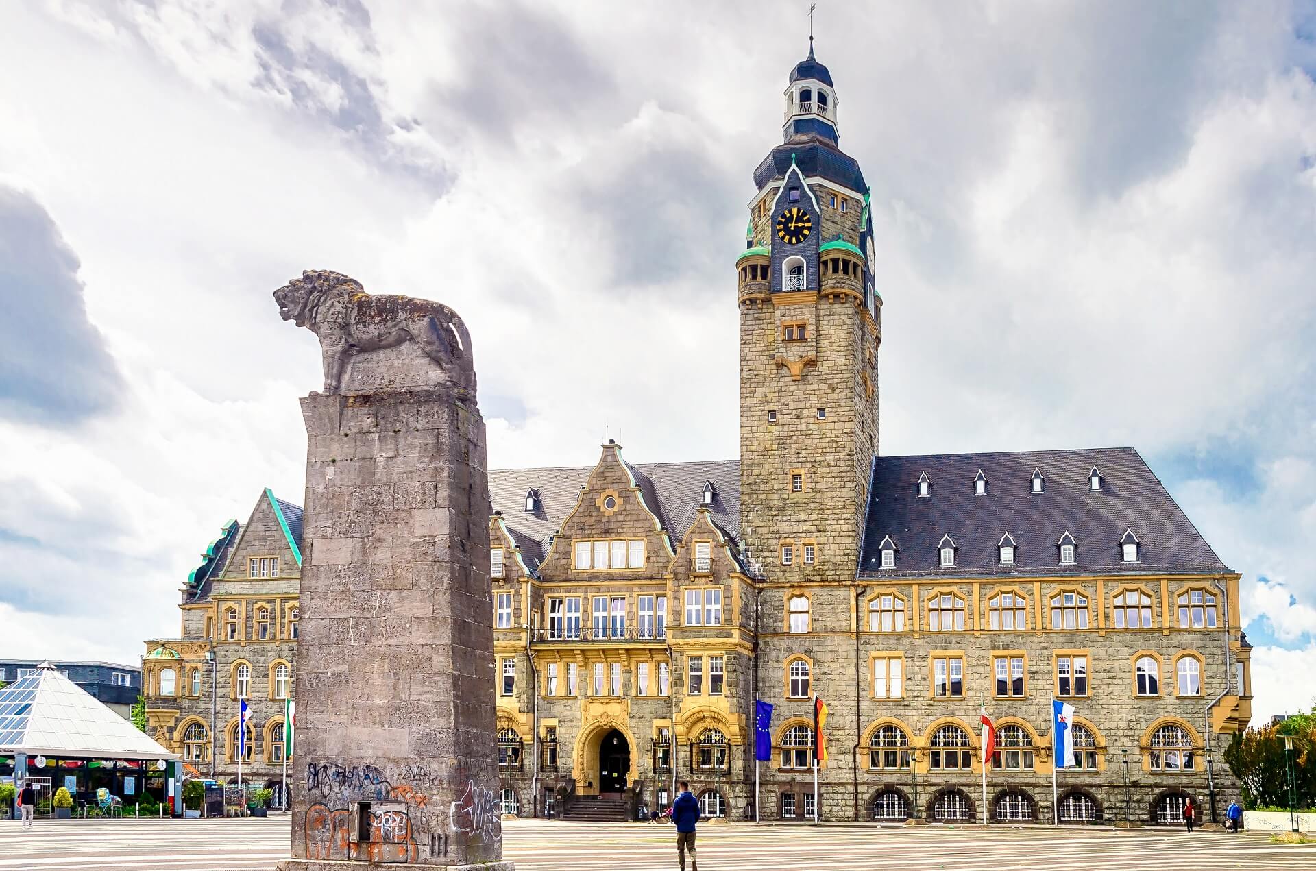 Historisches Gebäude mit Turm in Remscheid