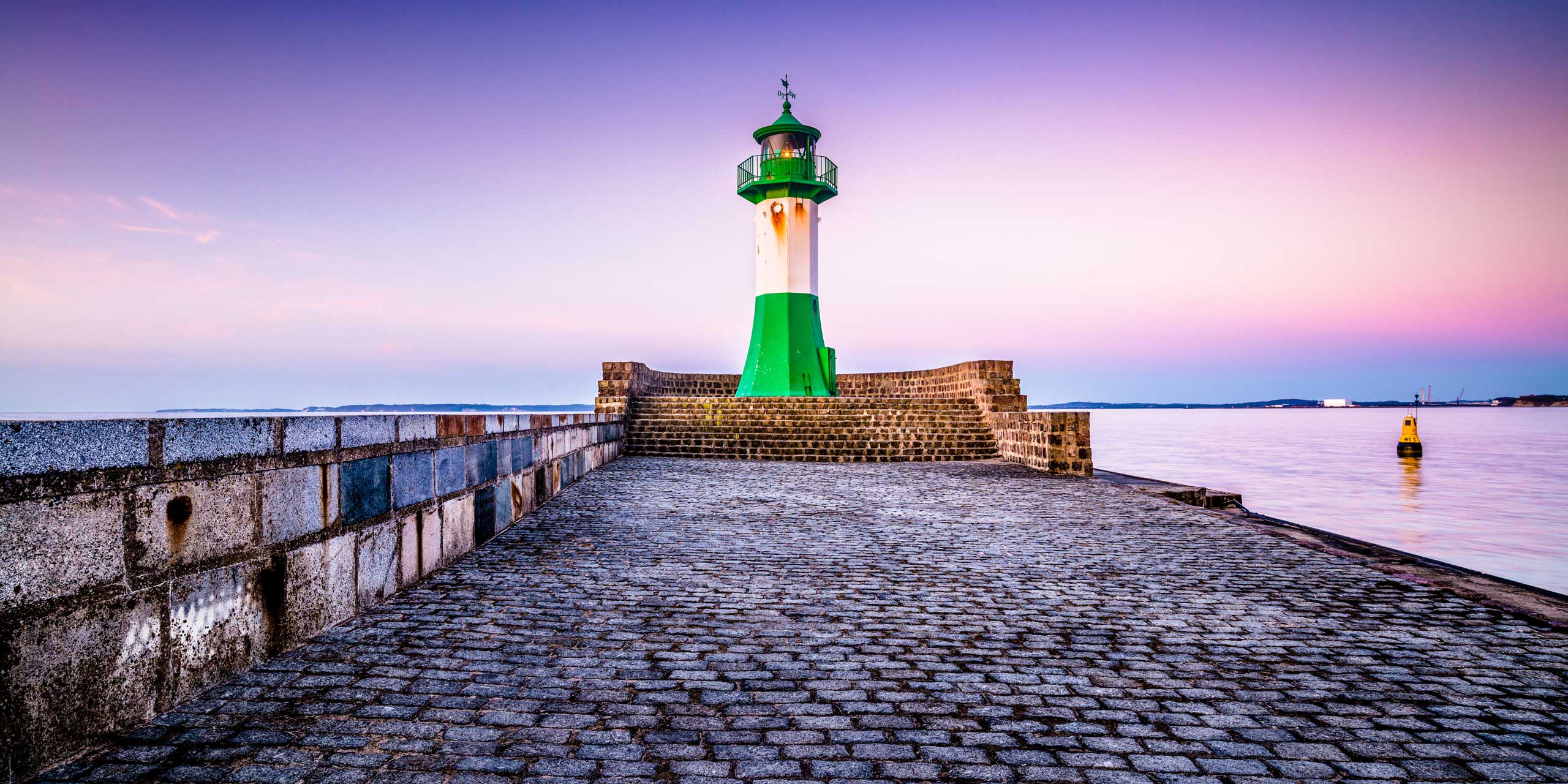 Leuchtturm am Hafen in Sassnitz