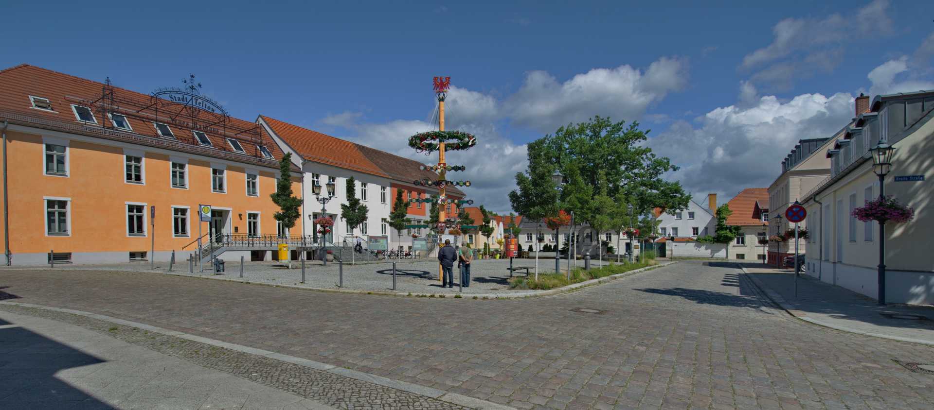 Marktplatz und Rathaus in Teltow