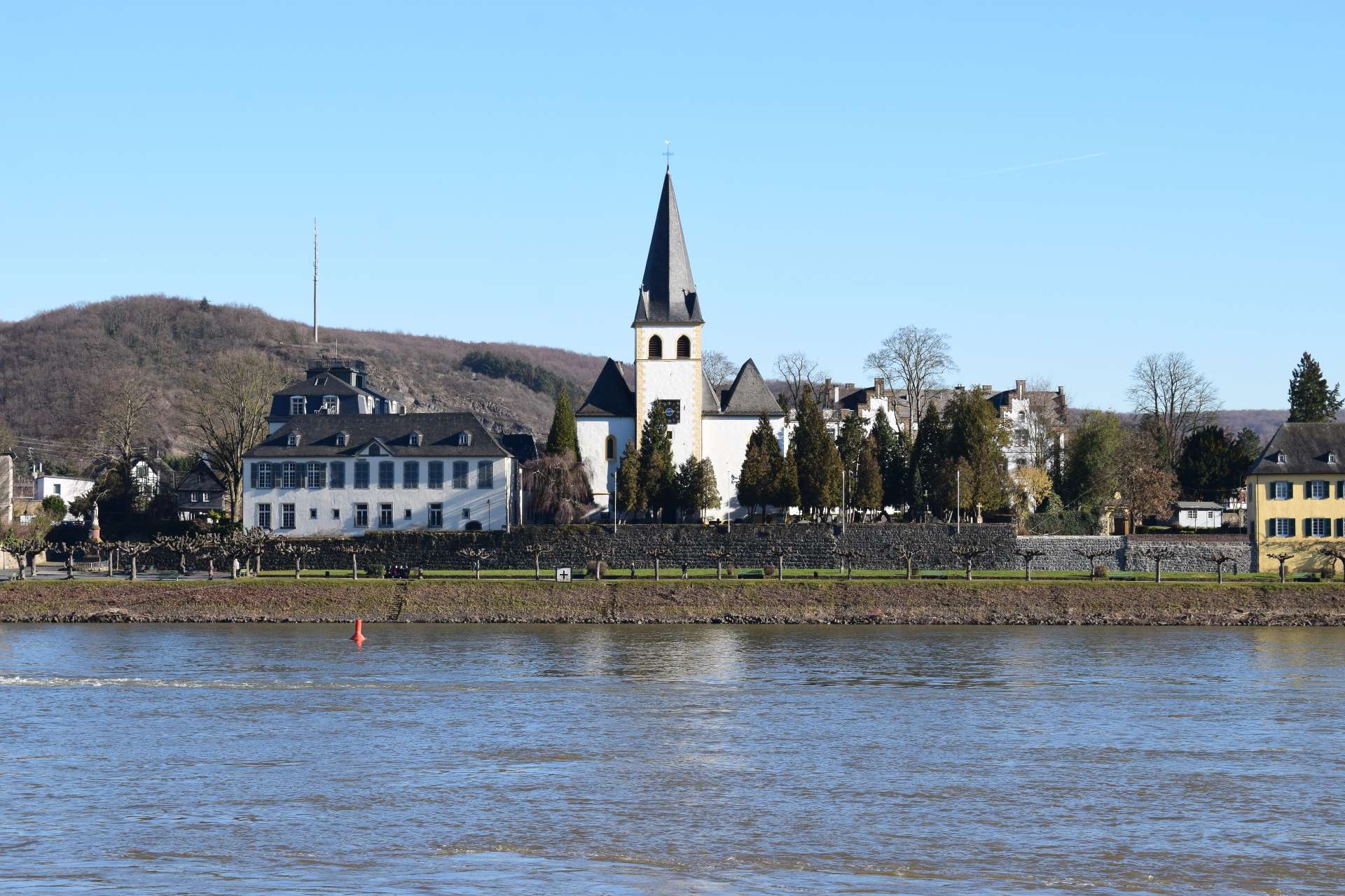 Blick über den Rhein auf Unkel