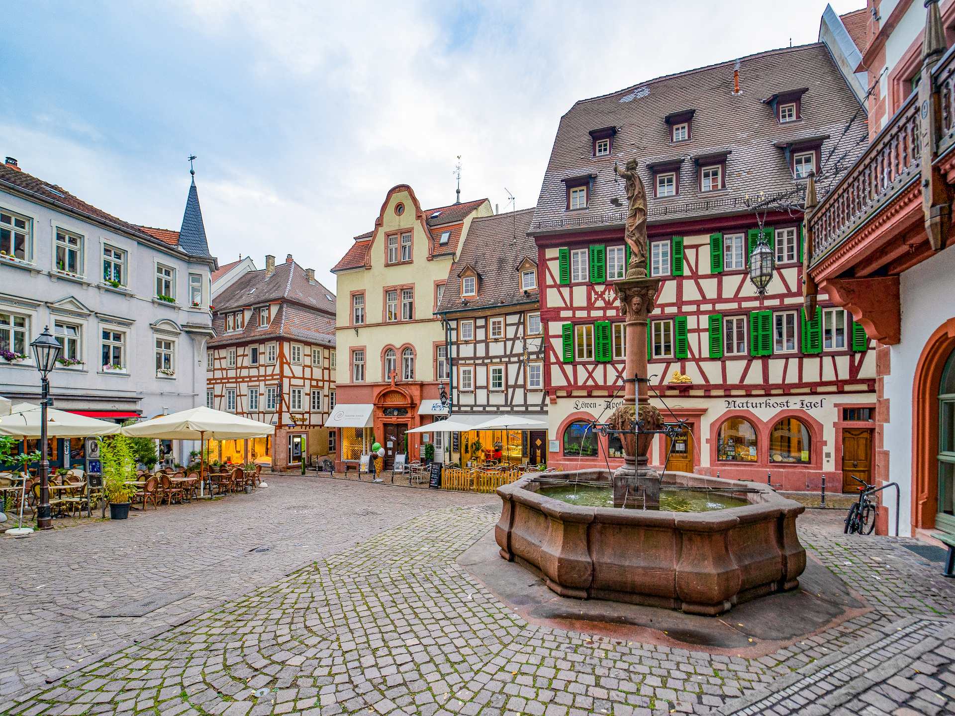 Altstadt mit Brunnen