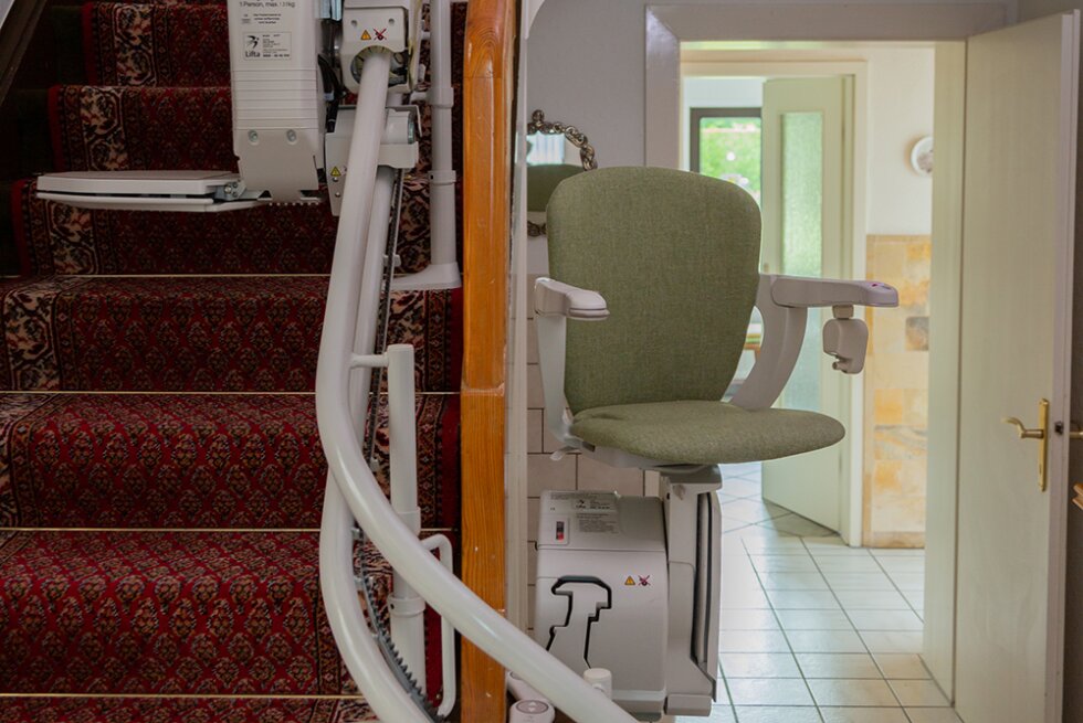 Treppenlift im Treppenhaus Köhnen