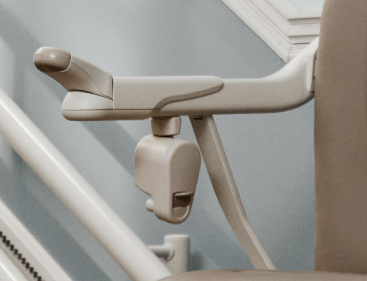 Ergonomischer Bedienhebel an einem Sitzlift